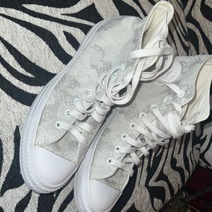 Men’s Converse tennis shoes